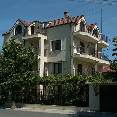 צ'רנומורץ Family Hotel Bellehouse מראה חיצוני תמונה
